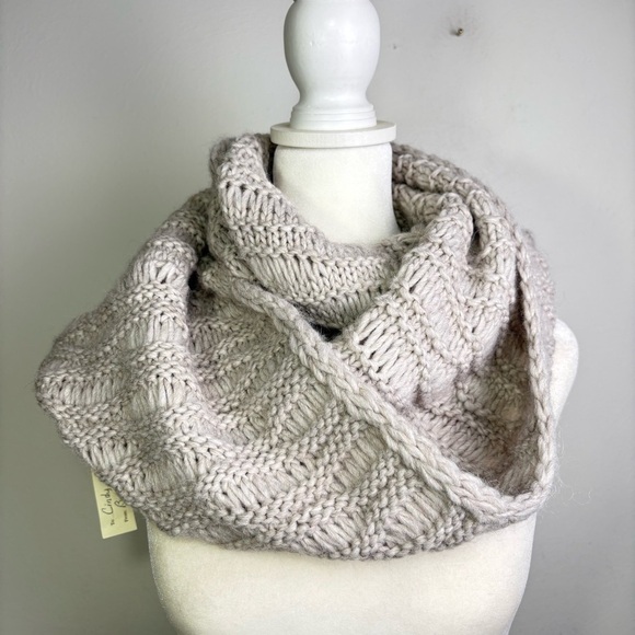 Isoldi Irene Accessories - Made Italy Alpaca Wool Blend Chunky Knit Infinity Scarf NEW minimalist neutral